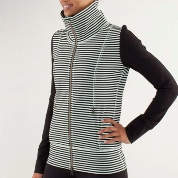 Lululemon Daily Yoga Jacket, size 2** - Picture 2 of 6